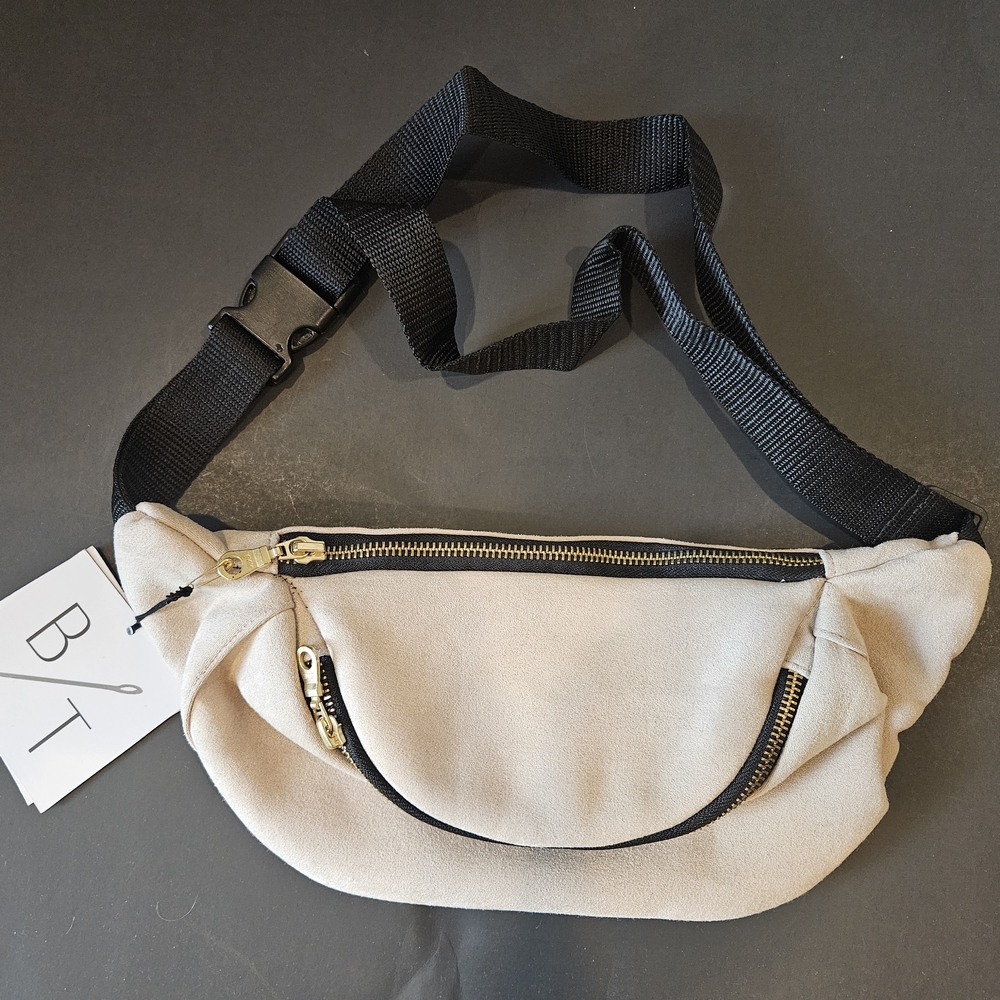 New BYTAVI Cream and Black Women's Fanny PACK